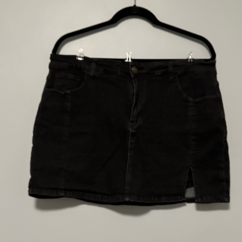 Elegant Black Mini Skirt